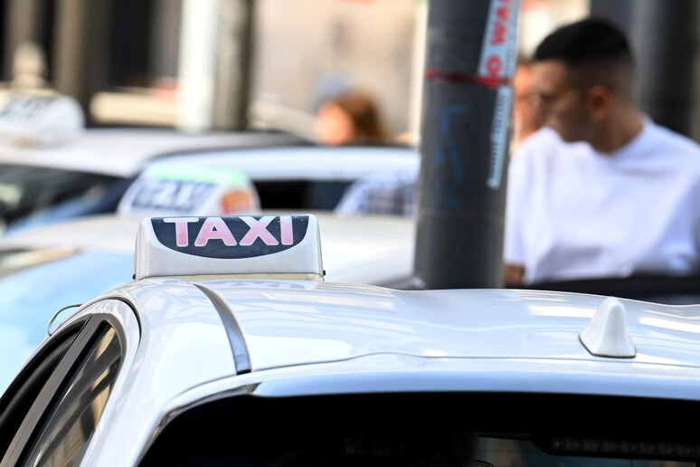 意大利出租车司机被严重停职与政府谈判